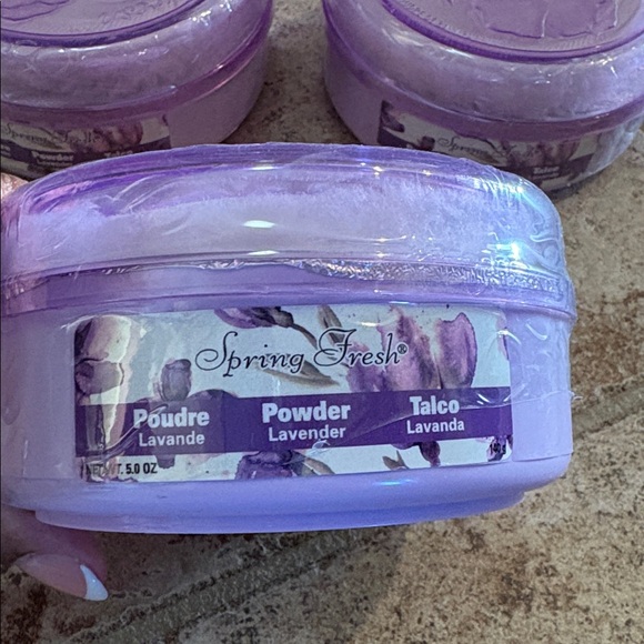 Spring Fresh Body Powder - Picture 2 of 3